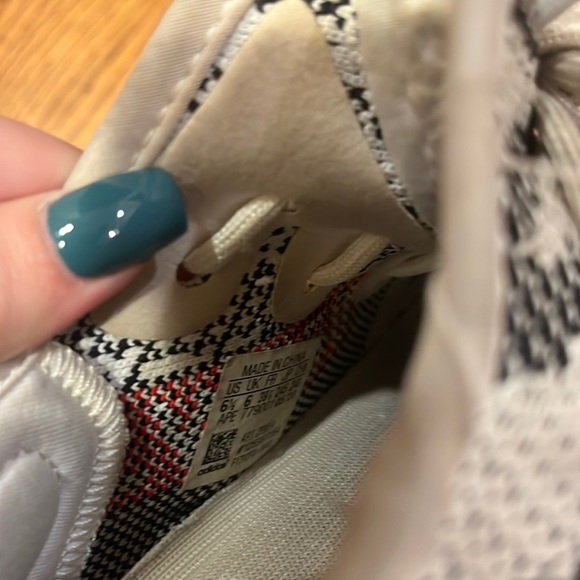 Yeezy Boost 350 Sneakers Size 6.5 - Picture 7 of 7